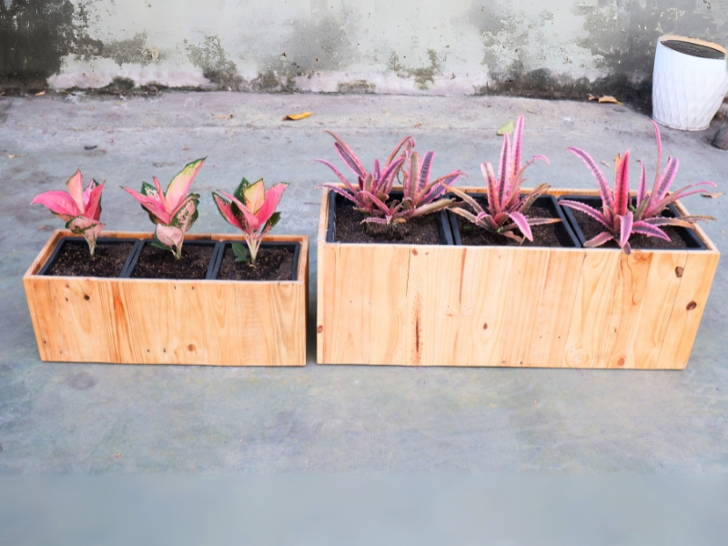 rectangular-pine-wooden-planter